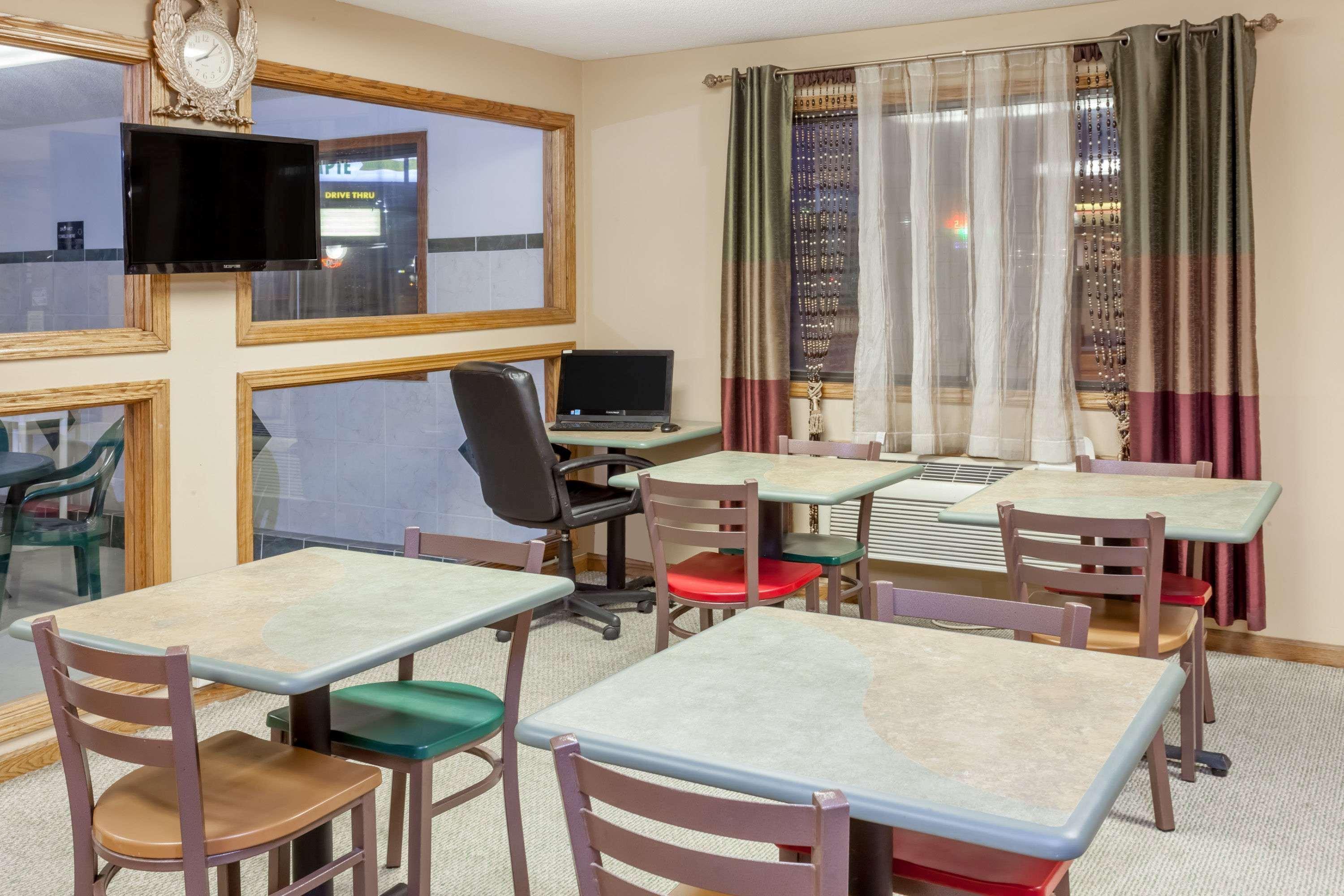 במוטל Super 8 By Wyndham Mclean/Bloomington Sw מראה חיצוני תמונה
