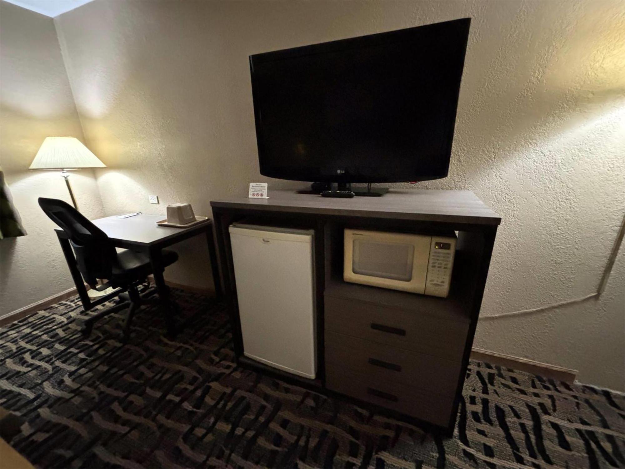 במוטל Super 8 By Wyndham Mclean/Bloomington Sw מראה חיצוני תמונה